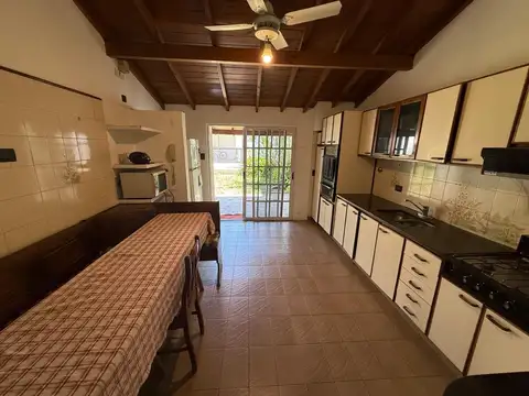 Casa en una planta , zona Olivos
