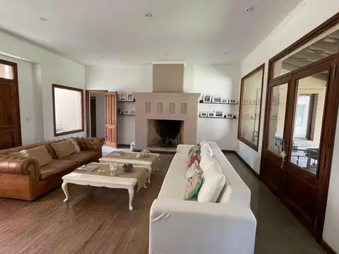 Casa 4 ambientes con 3 baños