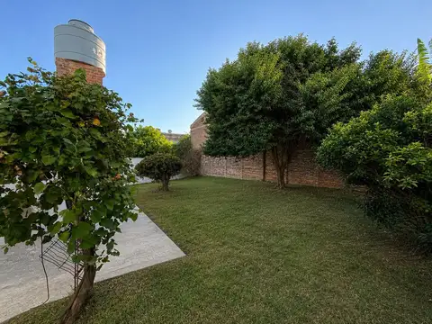 Depto Tipo Casa en Alquiler de 4 dormitorios