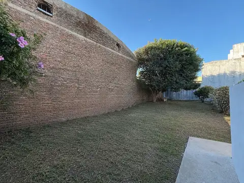 Depto Tipo Casa en Alquiler de 4 ambientes