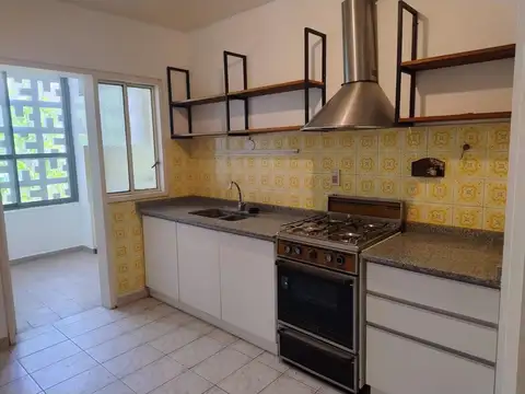 Openhouse alquila amplio y luminoso departamento en lisandro de la tore
