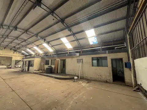Alquiler Galpón más oficinas - Buenos Aires / Uriburu