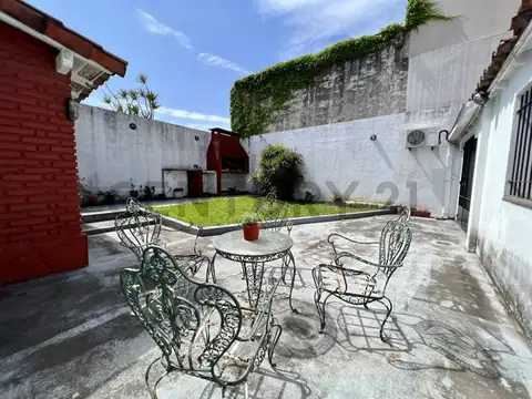 VENTA DE CASA 4 AMBIENTES EN CASTELAR NORTE