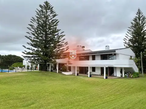 Espectacular Casa en primera línea en Solanas