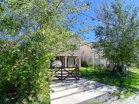 Súper Exclusiva Casa 3 dormitorios en 2 plantas Domselaar Chico VENTA