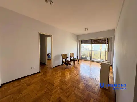 Alquiler de departamento 2 ambientes con balcón al frente en el barrio de Congreso. 