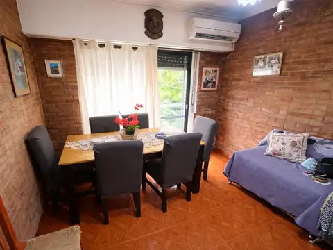 Depto Tipo Casa 4 ambientes con 2 baños