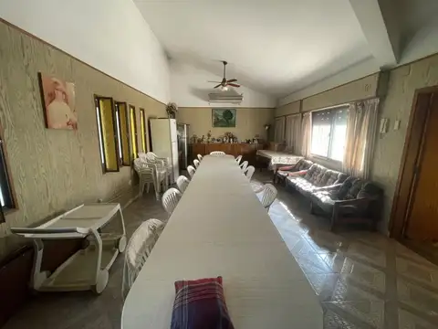 Casa en Venta con 4 cocheras