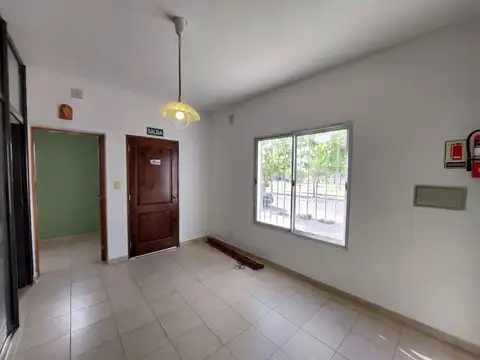 Oficina en Alquiler con 1 cochera