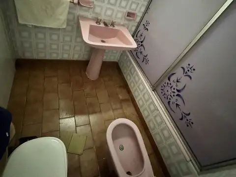 VENTA - LOCAL COMERCIAL o GALPON MAS VIVIENDA - CONSTRUIDA EN TRES PLANTAS