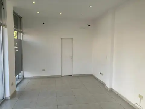 Local comercial en esquina, Ituzaingo Norte