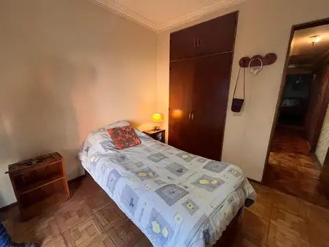 Departamento de 4 ambientes con dependencia en VENTA
