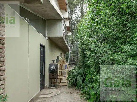 Casa 7 ambientes con 2 baños