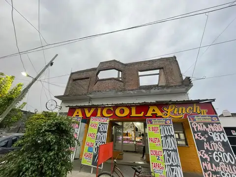Casa en  venta  de 3 ambientes con patio y  local al frente - Bernal Oeste
