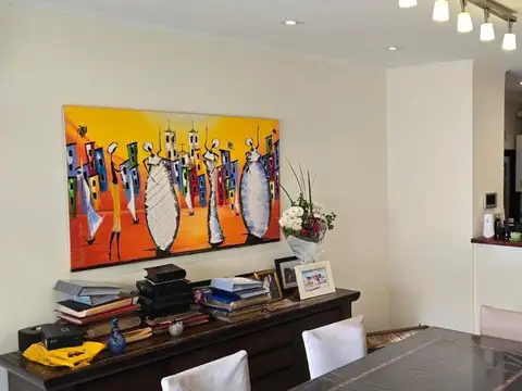 Casa 8 ambientes con 2 baños