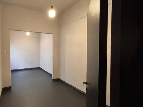 Galpón 350 m2 portpon oficna doble entrada lugar montacarga