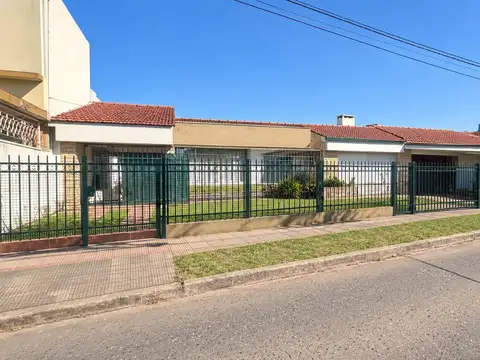 Casa 3 dormitorios y gran espacio de parque en la florida
