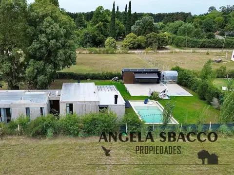 Hermosa Casa en Parada Robles.