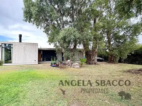 Avenida Del Bosque, Parada Robles.