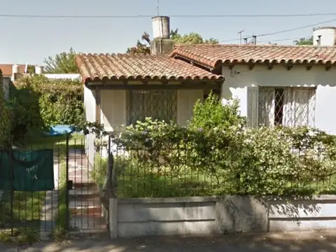CASA A REFACCIONAR MUY BIEN UBICADO