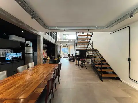 Casa en Venta con 3 cocheras