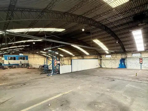 Galpón Industrial en Esquina – Ideal para Empresas de Gran Escala | Barrio España y Hospitales