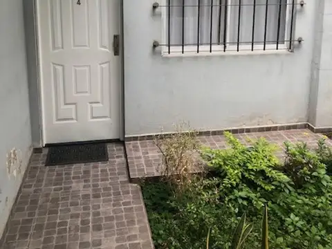 PH de 3 ambientes y patio en Banfield.