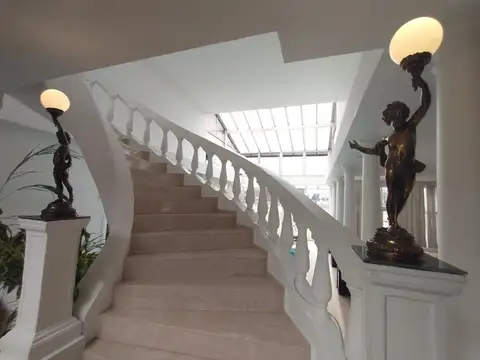 Casa 6 ambientes con 5 baños