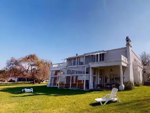 Sobre Lago Y Cancha De Golf