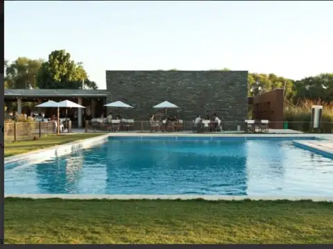 Casa en Venta con 4 cocheras