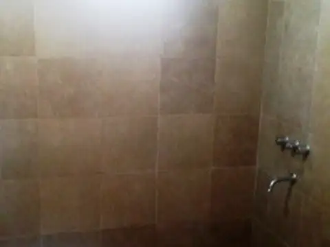 Constitucion 1100, Piso Con