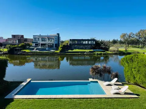 Venta casa Nuevo Quilmes a la laguna principal
