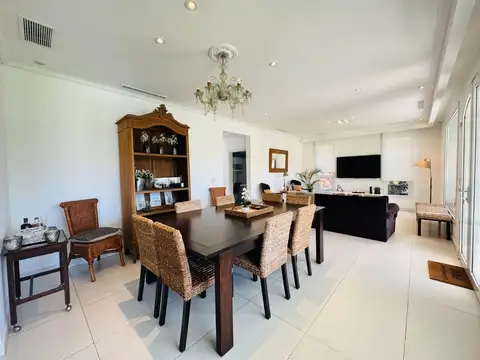 Casa 6 ambientes con 3 baños