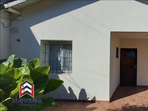 Excelente Casa 3 AMB c/ Cochera + Jardin