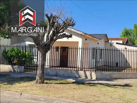 Excelente Casa 3 AMB c/ Cochera + Jardin