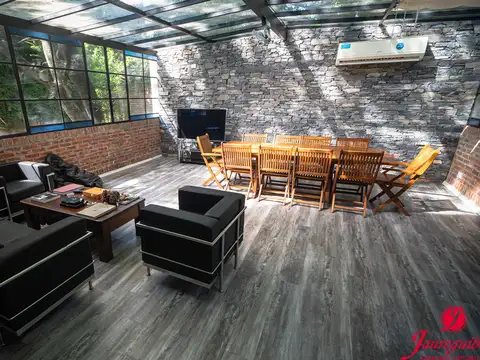 Casa en Venta con 2 cocheras