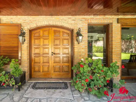 Capitán Juan De San Martín 100