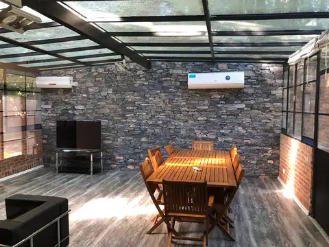 Casa 6 ambientes con 5 baños