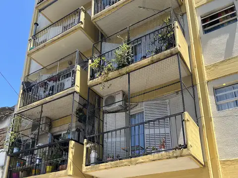 Muy buen depto de dos ambientes , luminoso y soleado