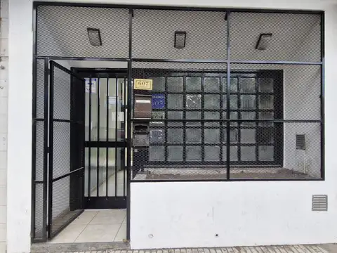 Venta Oficina 2 ambientes por escalera Centro de Pilar