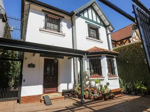 VENTA CASA DE REVISTA OLIVOS TOTALMENTE EQUIPADA