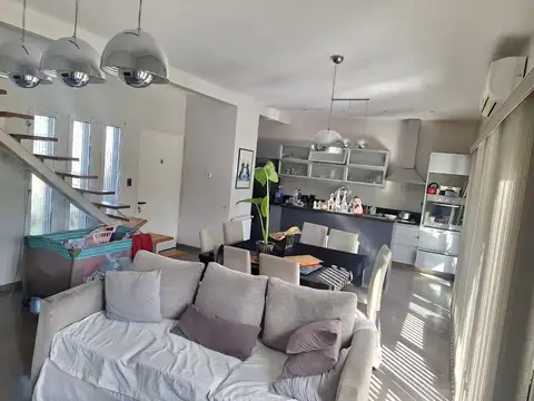 Casa 4 ambientes con 3 baños
