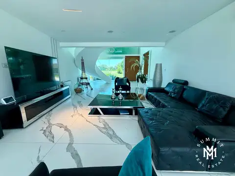 Casa 4 ambientes con 5 baños
