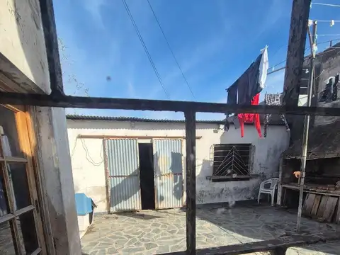 CASA EN VENTA cuatro dormitorios dos baños excelente ubicaci