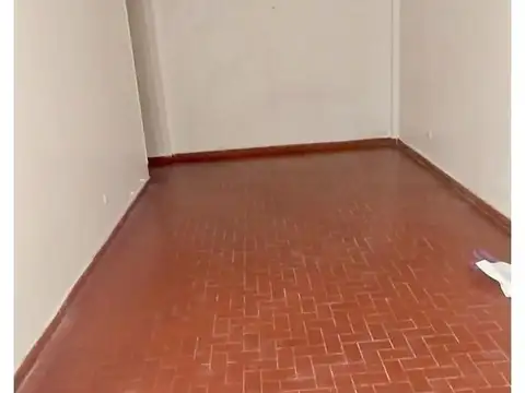 Domingo F Sarmiento 2000, Piso 1