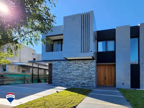 VENTA CASA 8 AMB -PUERTOS DEL LAGO- BARRIO COSTAS