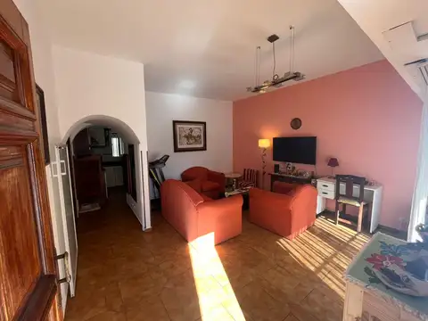 Avenida Castañares 5900