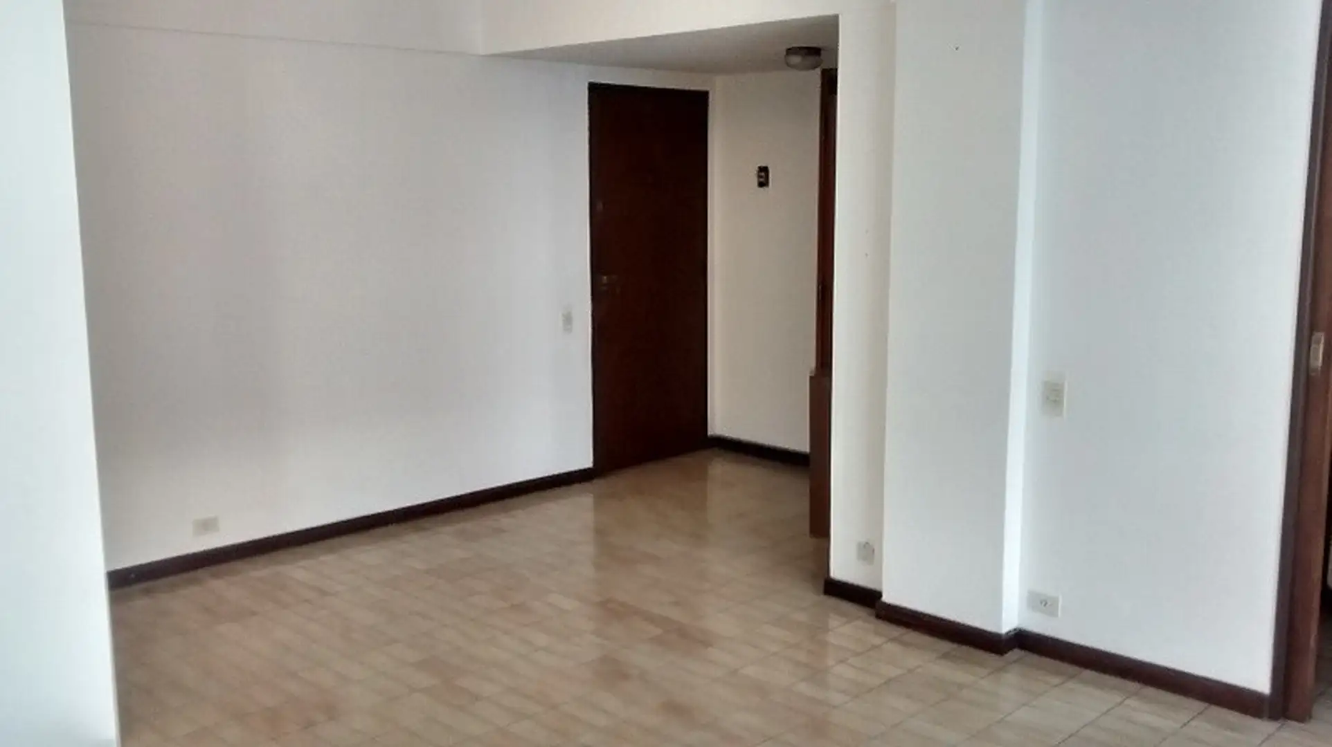 Departamento de 2 amb amplio con cochera