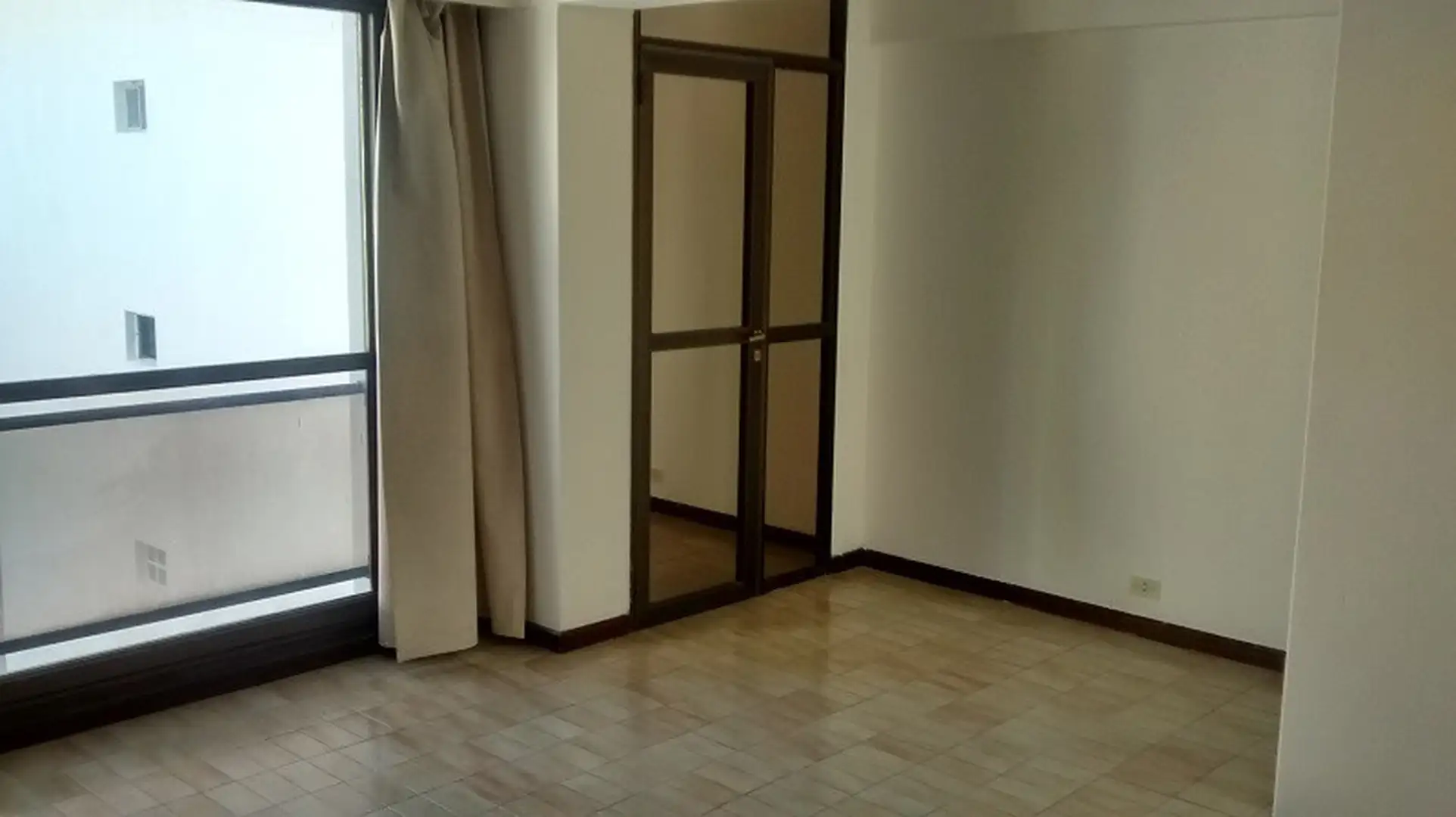 Departamento de 2 amb amplio con cochera