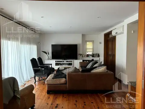 Casa de categoría 8 ambientes sobre 2 lotes en venta y alquiler -  Barrancas de Guido Quilmes
